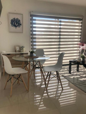 Departamento Los Canelos, a metros de Avenida Las Industrias- Incluye, NETFLIX DirecTV aire acondicionado, Internet